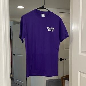 🌼 New Trader Joe's Purple Short Sleeve Men's Tee